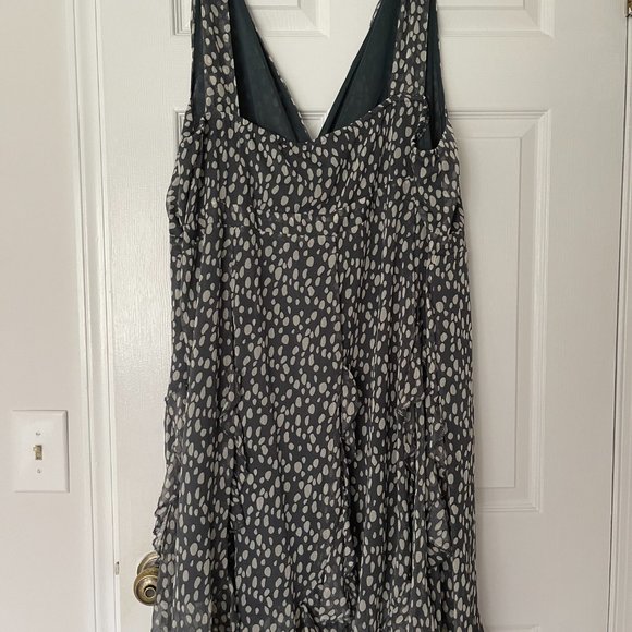 The Pyramid Collection 3X Ruffle Top - Picture 2 of 4